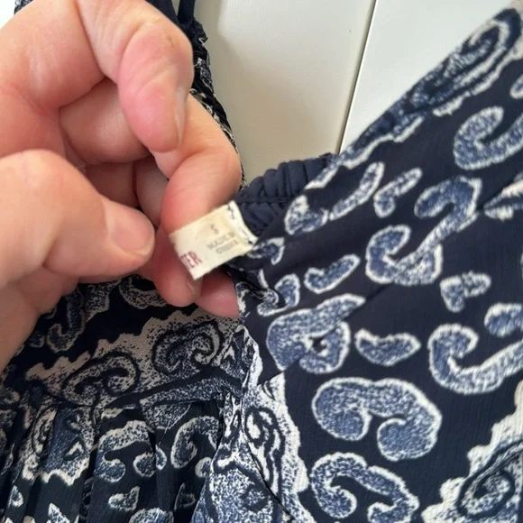 Hollister Women's Strappy Paisley Blue White Dress Small - Picture 9 of 9